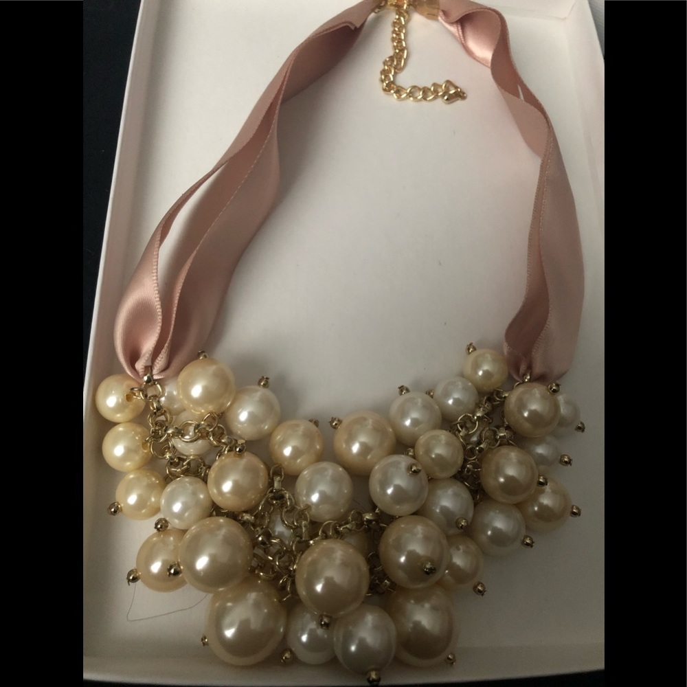 NECKLACE WITH PEARLS